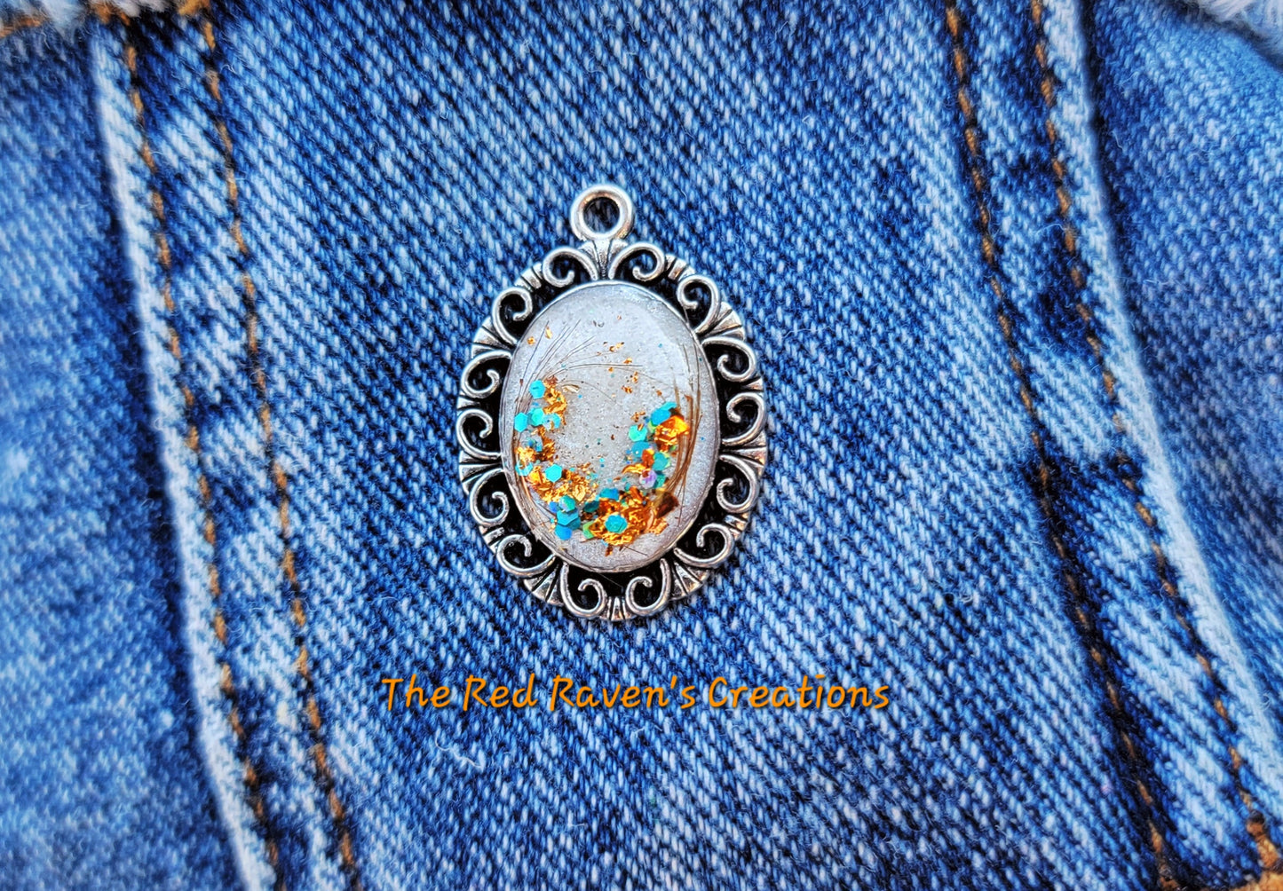 Vintage keepsake pendant